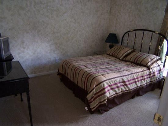 Full Bedroom