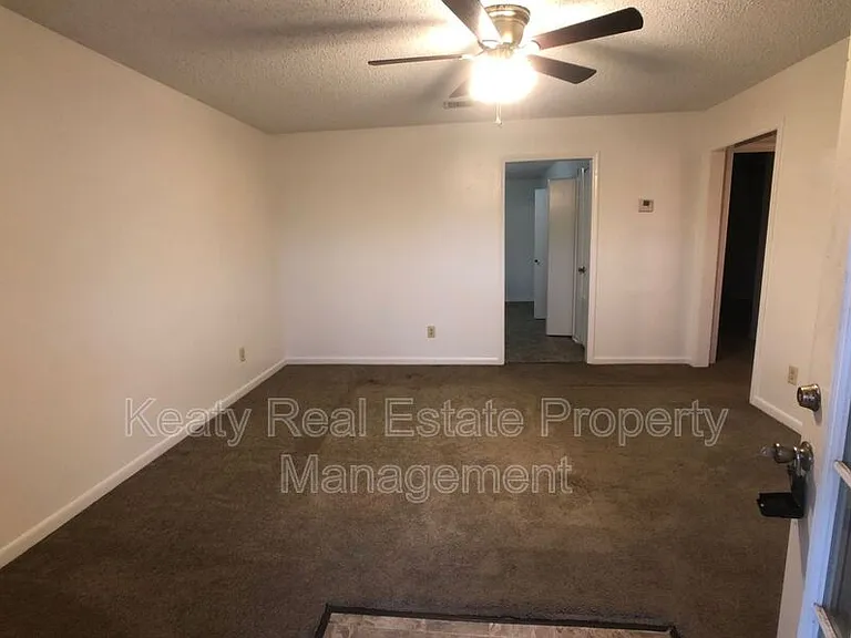 102A Country Ln — Photo 2