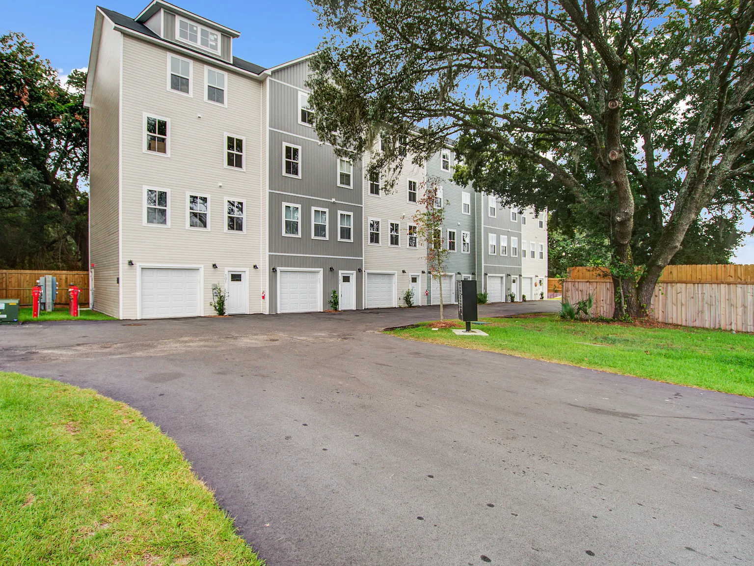 2161 W Jimtown Dr — Photo 2