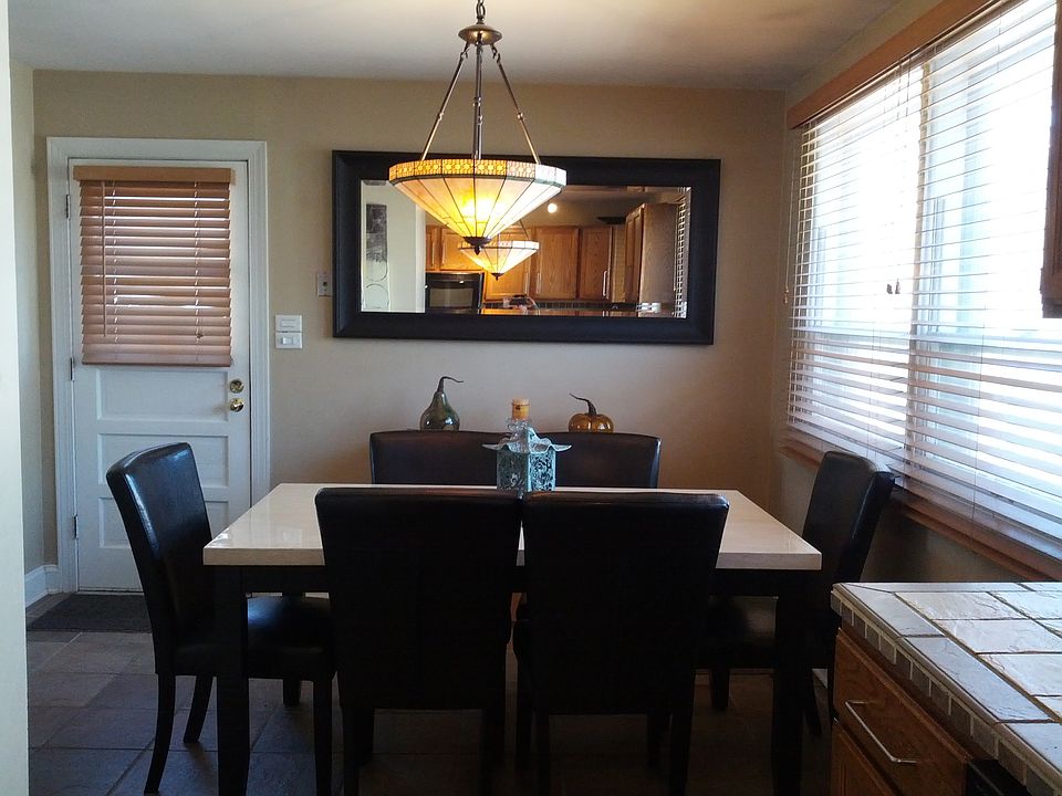 Kitchen Dining Area