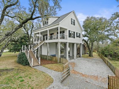 665 N Beach Blvd, Bay Saint Louis, MS, 39520
