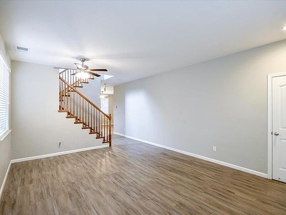4th image of 2572 Woodfield Way