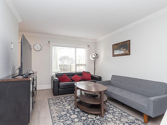 5th image of 3248 Sherman Rd #101