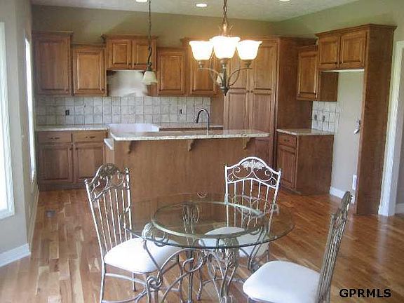 4th image of 10523 Elm Hurst
