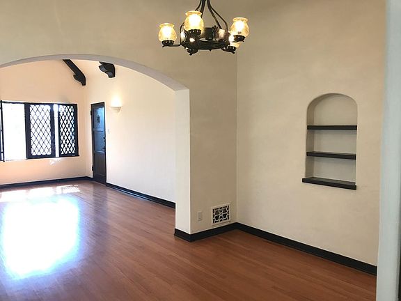 Dining Rm to Living Rm