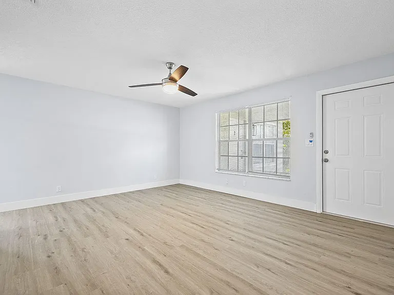 2500 NE 19th Ave #1 — Photo 16