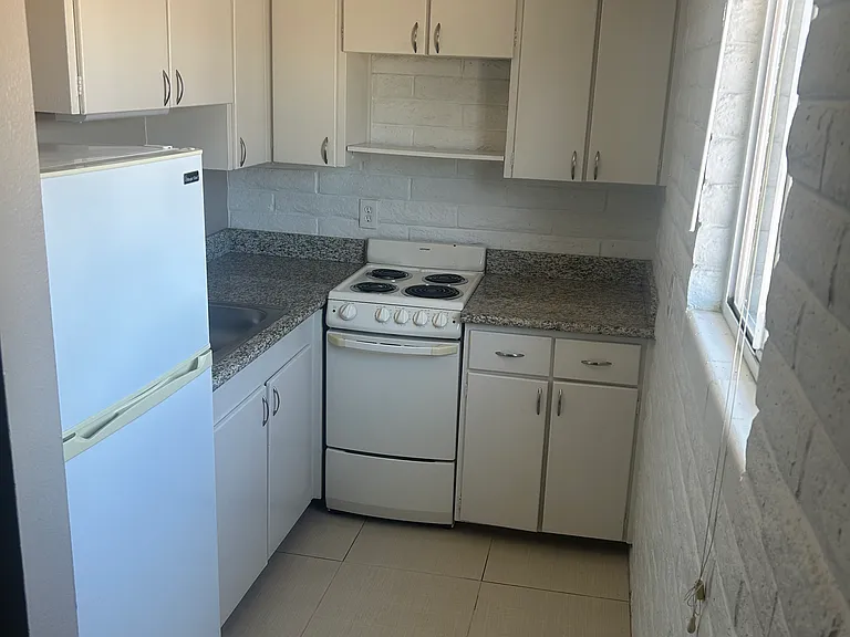 742 E Flynn Ln #8 — Photo 5