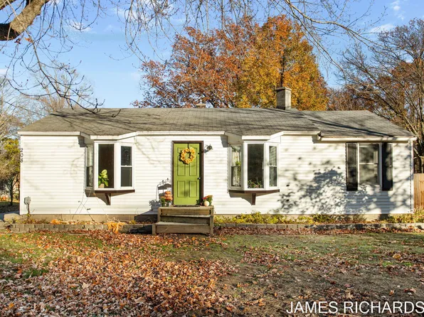 208 Dewitt Ln, Spring Lake, MI 49456