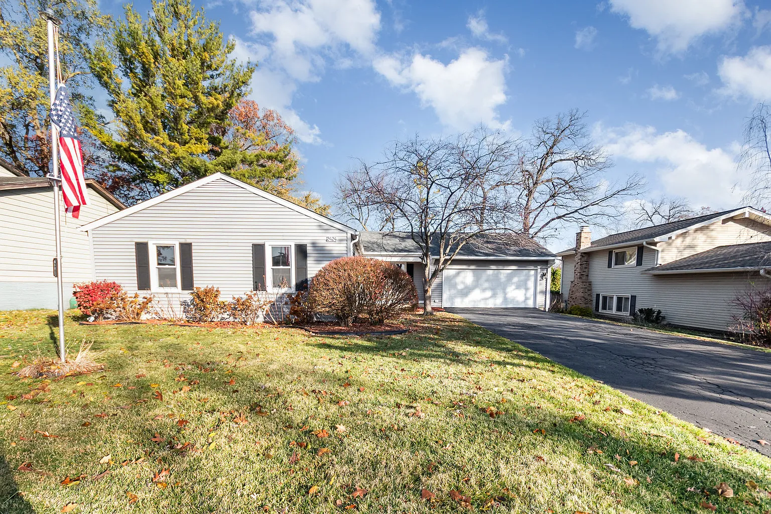 2424 E Thornwood Dr photo 1