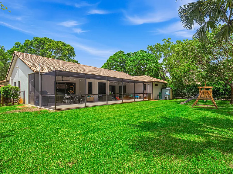 10027 NW 56th Ct — Photo 38