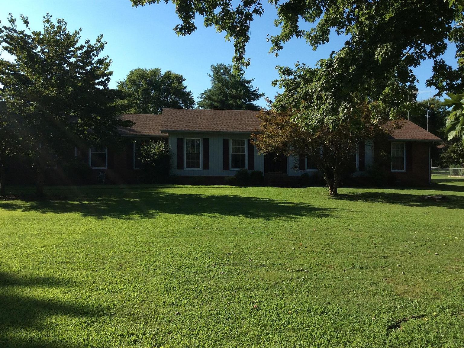 1073 Lakeshore Dr, Gallatin, TN 37066 Zillow