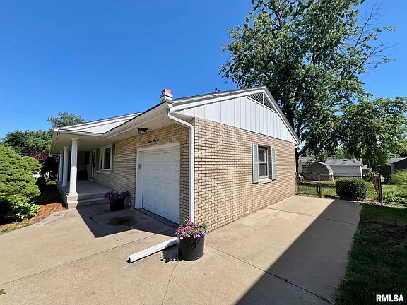 5th image of 1626 W Gaylord Ave