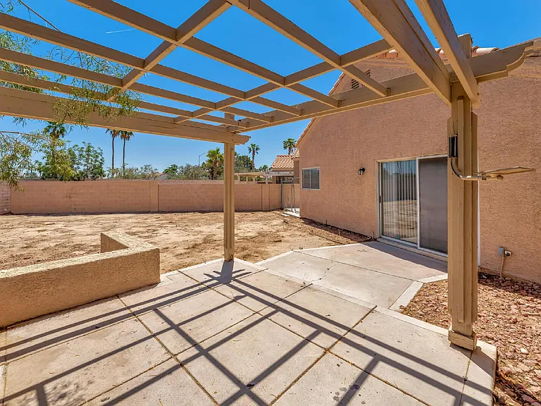 2560 Silver Shadow Dr — Photo 31