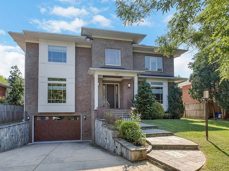 7607 Newmarket Dr — Photo 2