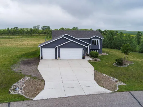 7115 Tiffany Dr, Bismarck, ND 58504