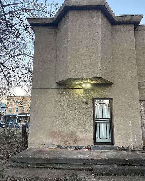 2nd image of 716 N 43rd St