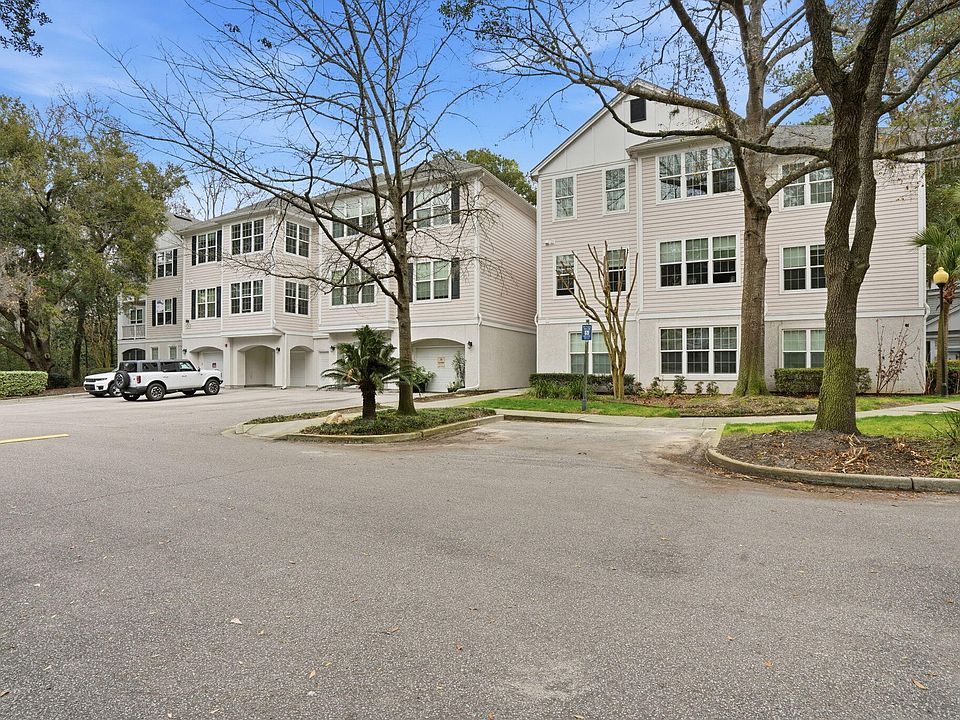 1st image of 60 Fenwick Hall Aly APT 637