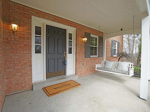 3rd image of 2834 Caledon Ln