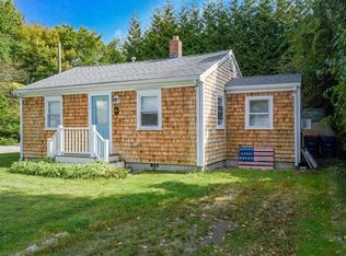 37 Brandt Beach Ave, Mattapoisett, MA 02739