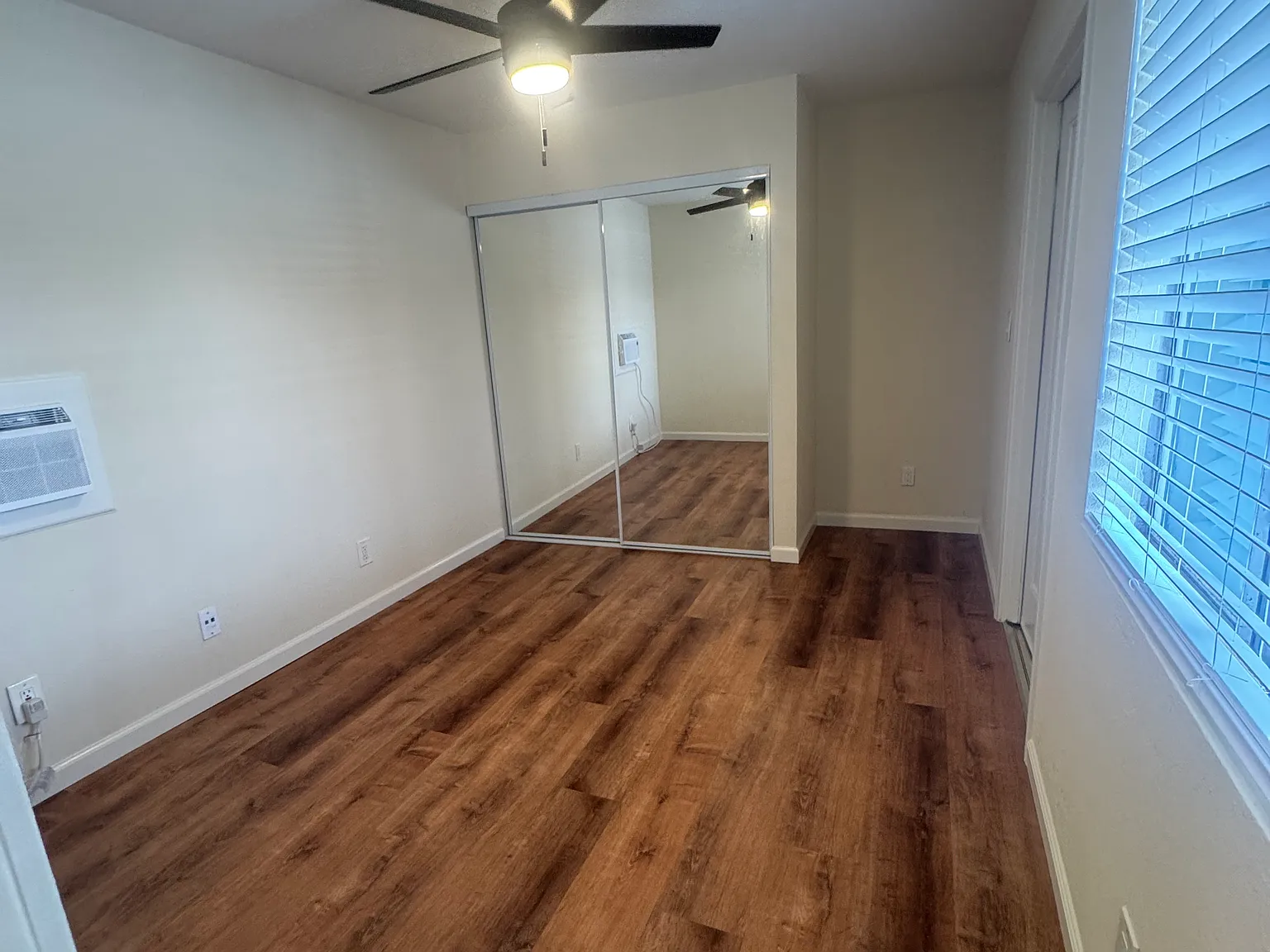 Studio, 210 sqft, $1,400 — Photo 2