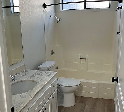 5th image of 2163 Pacific Ave APT 1