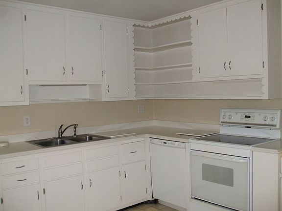 3rd image of 350 Lowry Dr