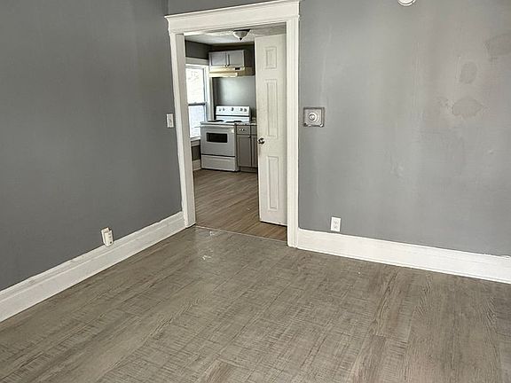 5th image of 209 Spencer St