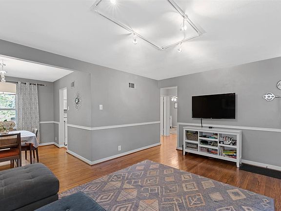 5th image of 811 Alexandra Ave