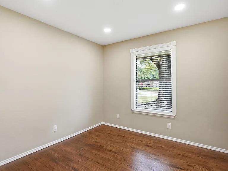 306 Dove Creek Trl — Photo 17
