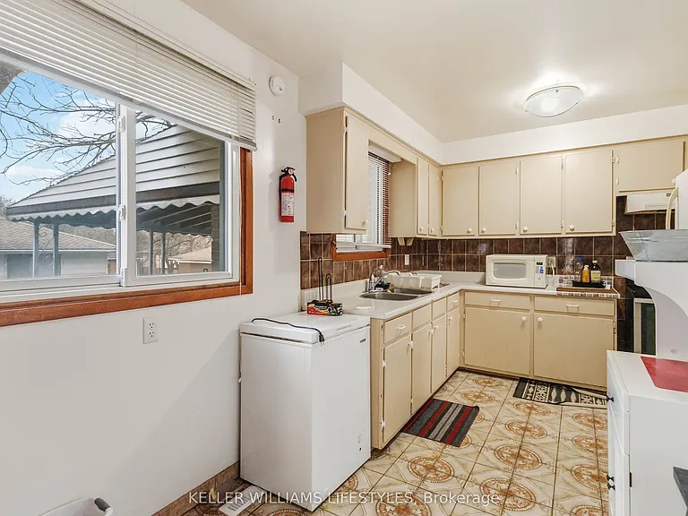 156 Paperbirch Cres — Photo 13
