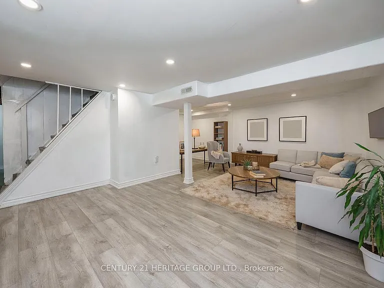 203 Hibbert Ave — Photo 22