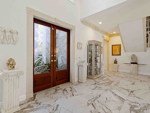 3rd image of 4048 Las Palmas Way