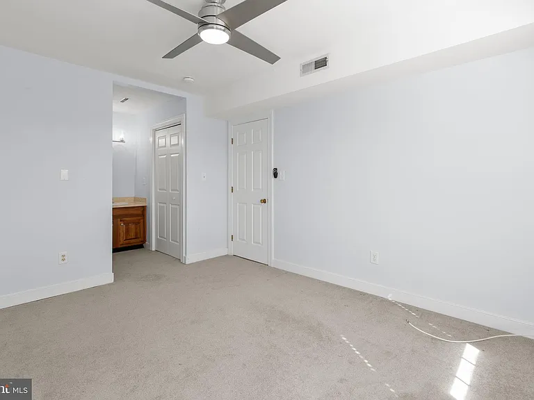 1011 Charles St #C — Photo 23