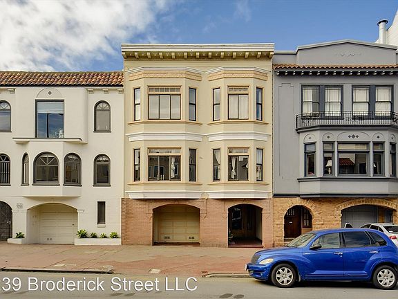 3rd image of 3239 Broderick St #1