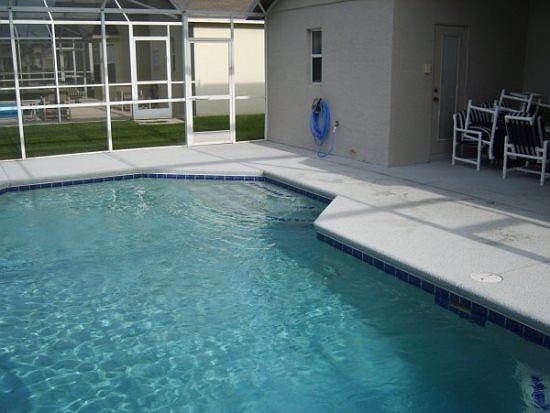 TM4P326TC-private-pool-area