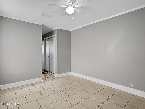 5th image of 1044 WILLOW COVE Court E