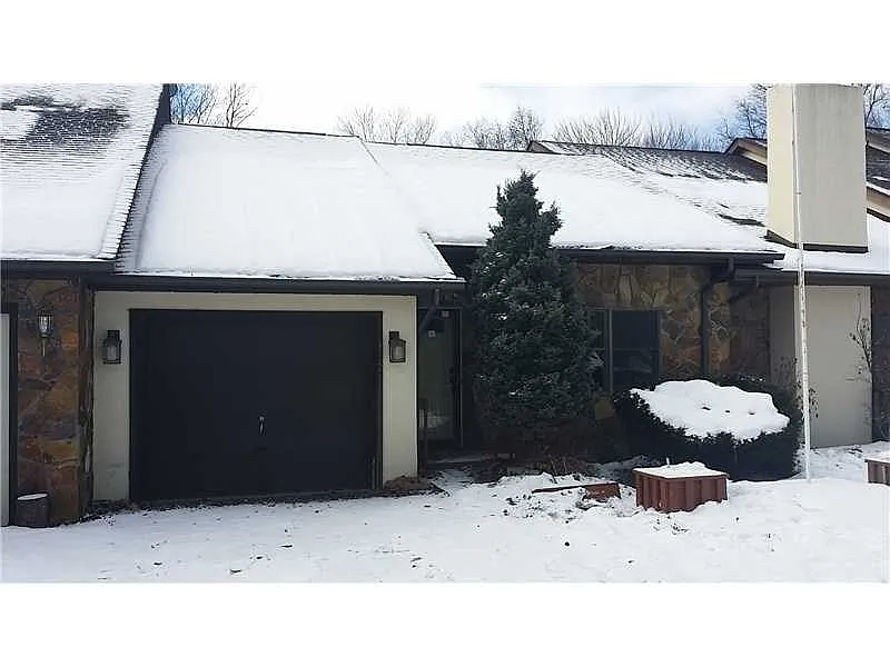 132 Oak Dr photo 1
