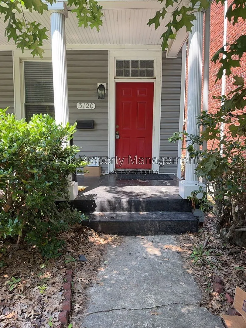 2 bed, 1.0 bath, 902 sqft, $1,400 — Photo 1