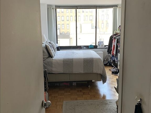 4th image of 215 W 95th St APT 12F