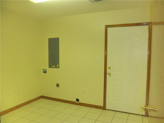 4th image of 61290 Holly Dr