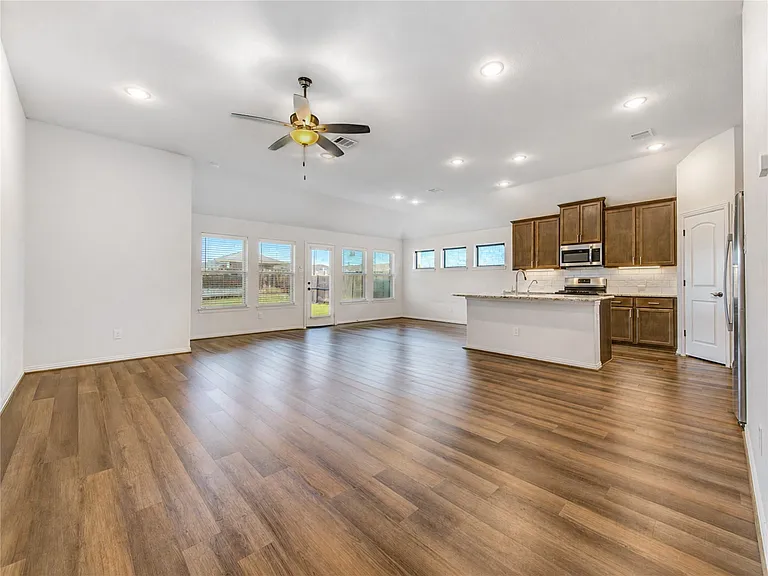 101 Sunray Creek Dr — Photo 26
