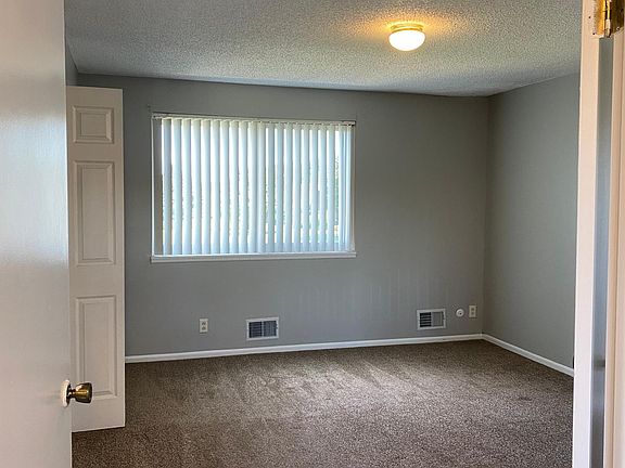 4th image of 200 Surrey Hill Way