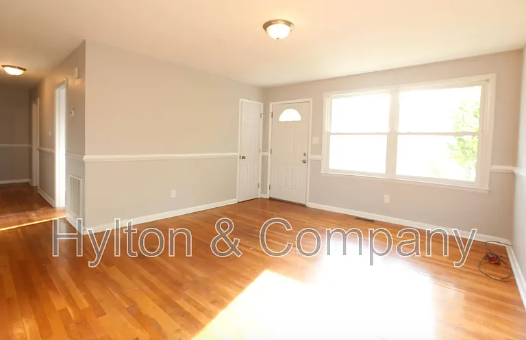 2703 Boston St — Photo 3