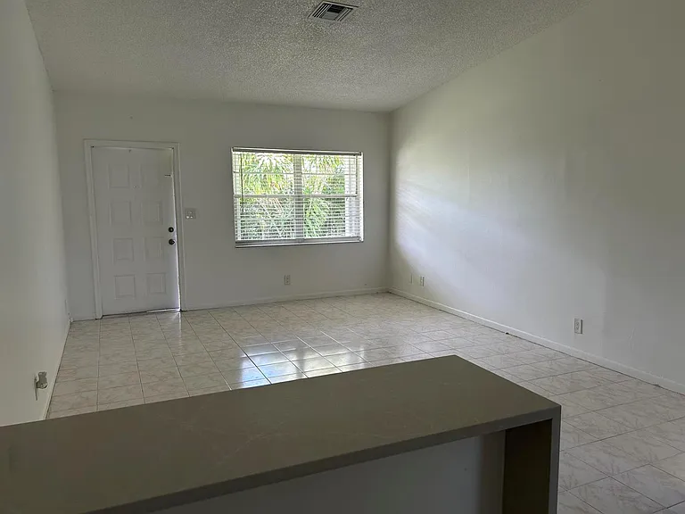 6140 SW 41st Ct — Photo 5