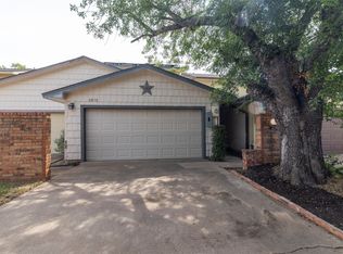 2810 Spring Valley Dr, Bedford, TX 76021