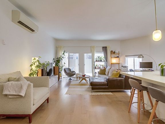 3rd image of 5370 La Jolla Blvd Unit 102B