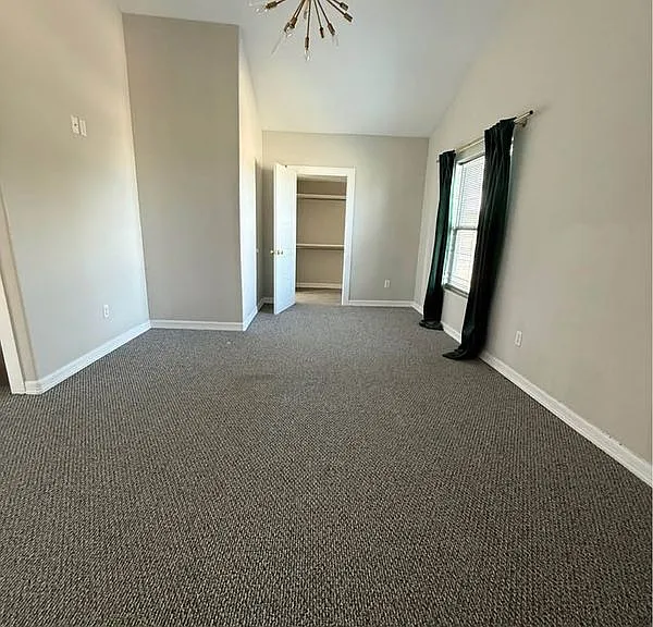 233 S Iowa Ave — Photo 12