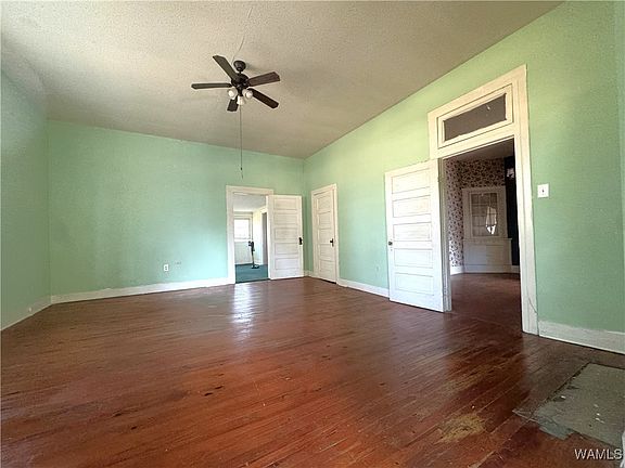 9th image of 203 3rd St SE