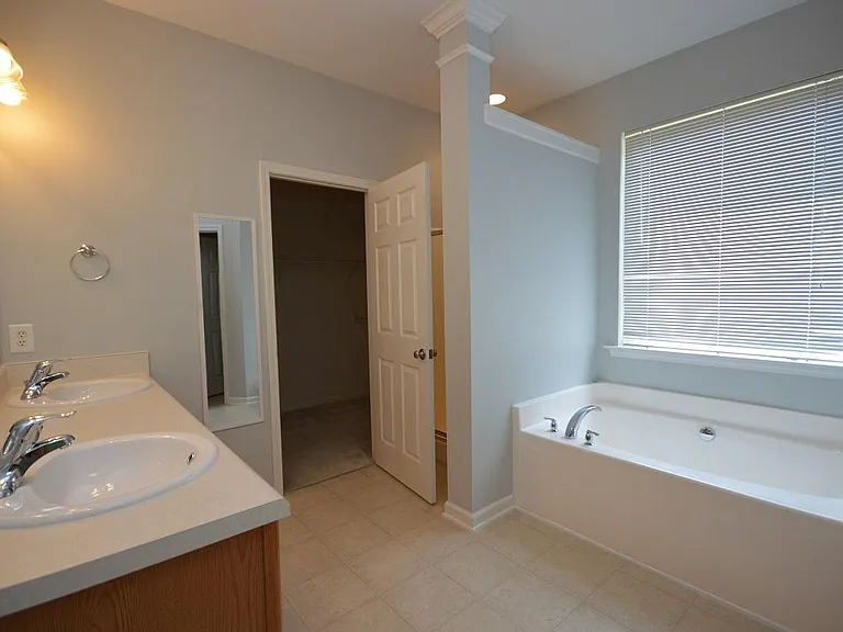 1507 Hinchliff Ct — Photo 26