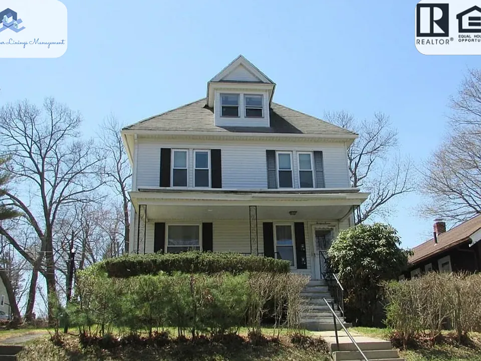 37 Circuit Ave E #2